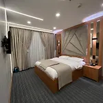 Vipinnhotels فندق *