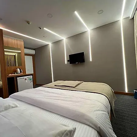 Hotel Vipinnhotels *