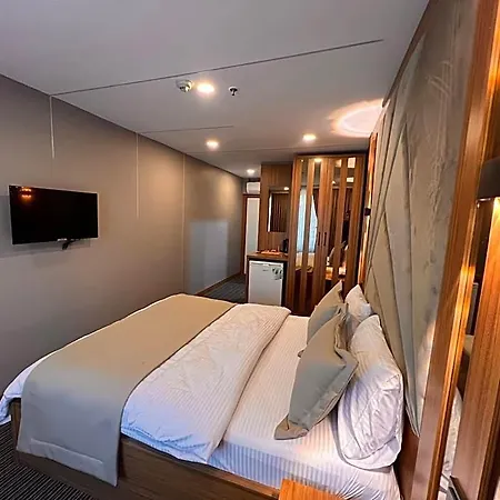 Vipinnhotels فندق *